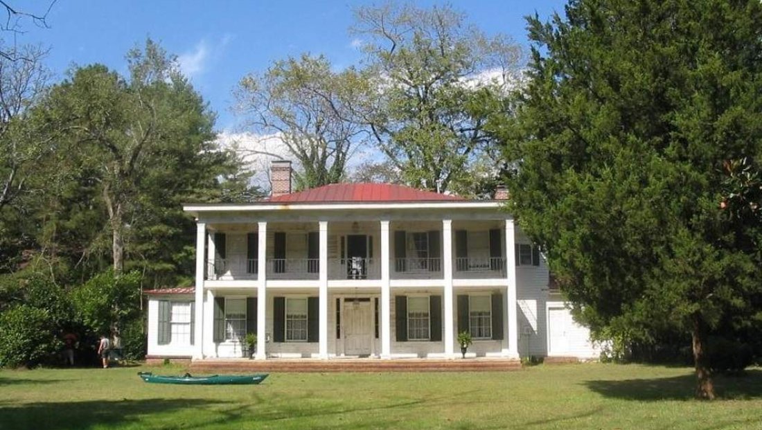 Historic Elegance Bellamy Manor and Gardens B&B